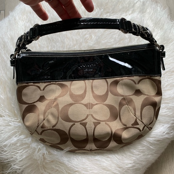 Coach Signature Black Patent Leather Bag - Picture 4 of 7